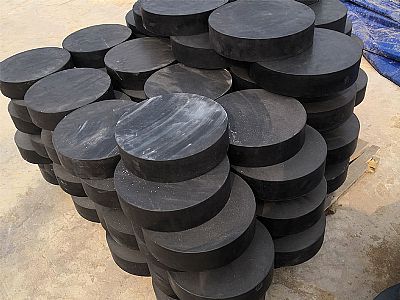 潢川县板式橡胶支座由若干层橡胶片与薄钢板经加压硫化